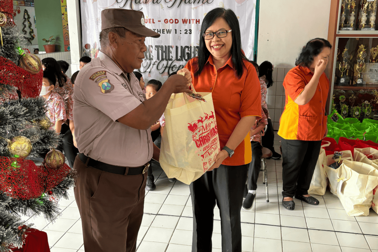 BERBAGI KASIH UNTUK MENYAMBUT NATAL