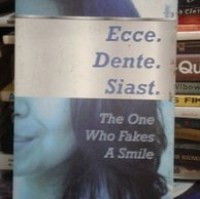 Image of Ecce. Dente. Siast: The one who fakes a smile