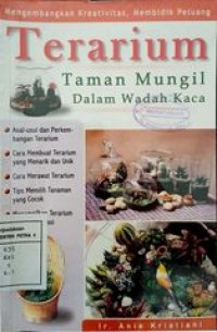 Terarium taman mungil dalam wadah kaca